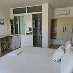 Manas Apartman *